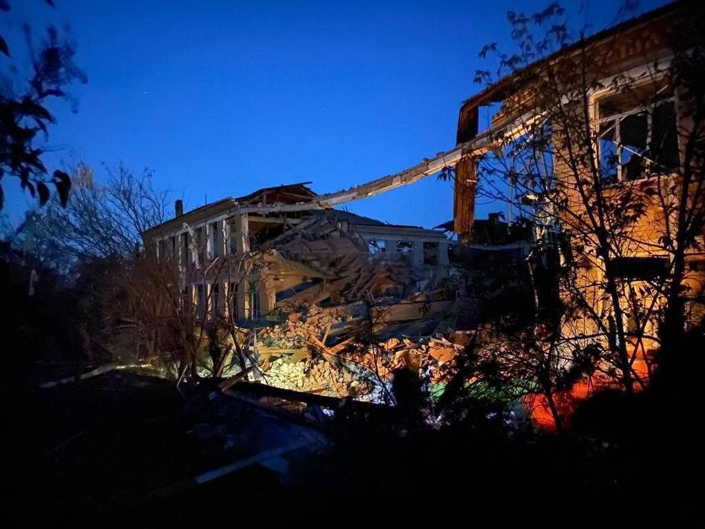 Школа в с. Каиры после обстрела