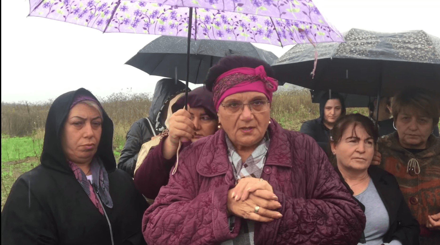 Светлана Алиева (в центре)