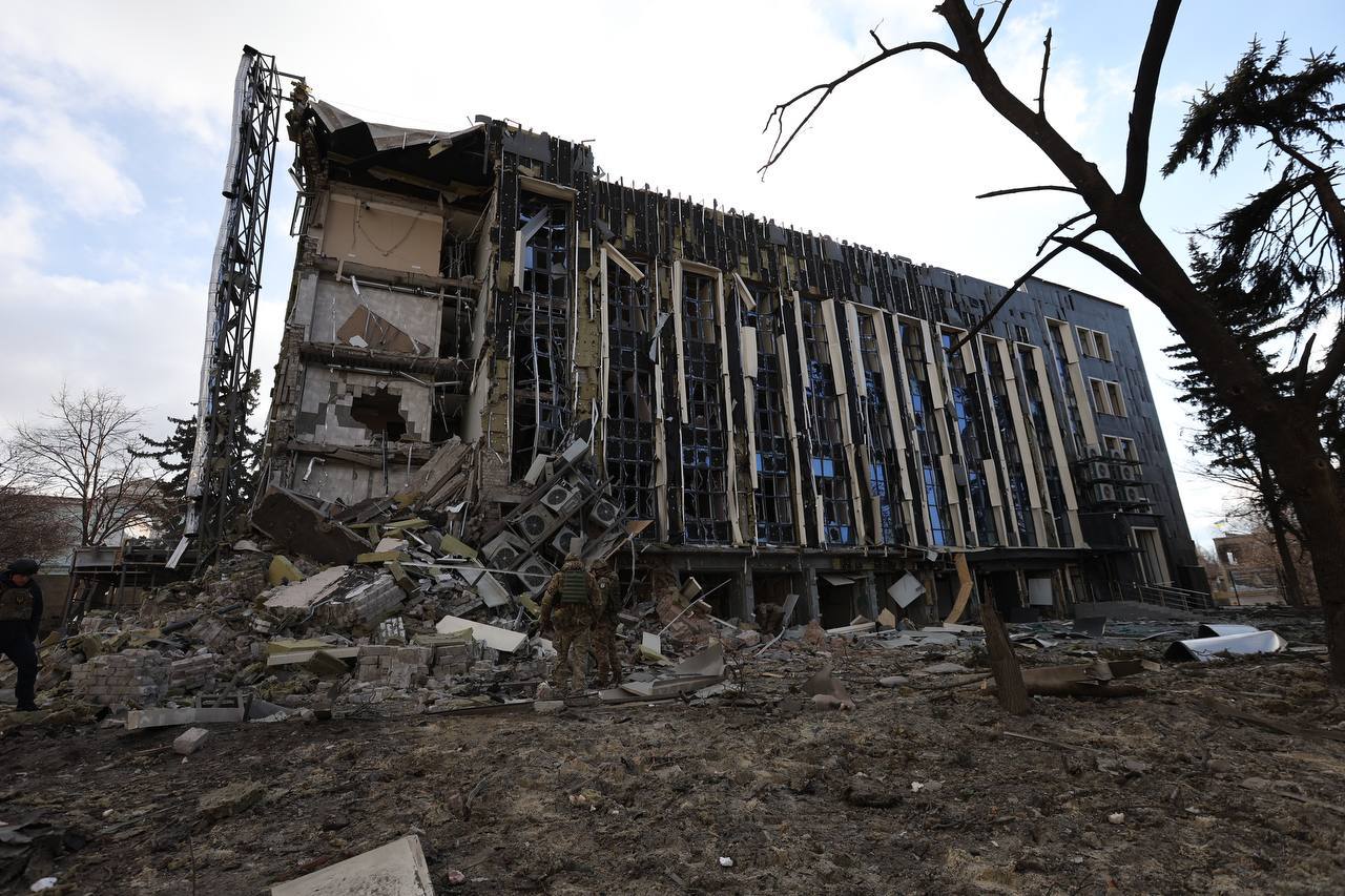 Здание в Изюме, разрушенное ударом ракеты 4 февраля 2025 года. Фото: Telegram-канал главы Харьковской областной администрации Олега Синегубова