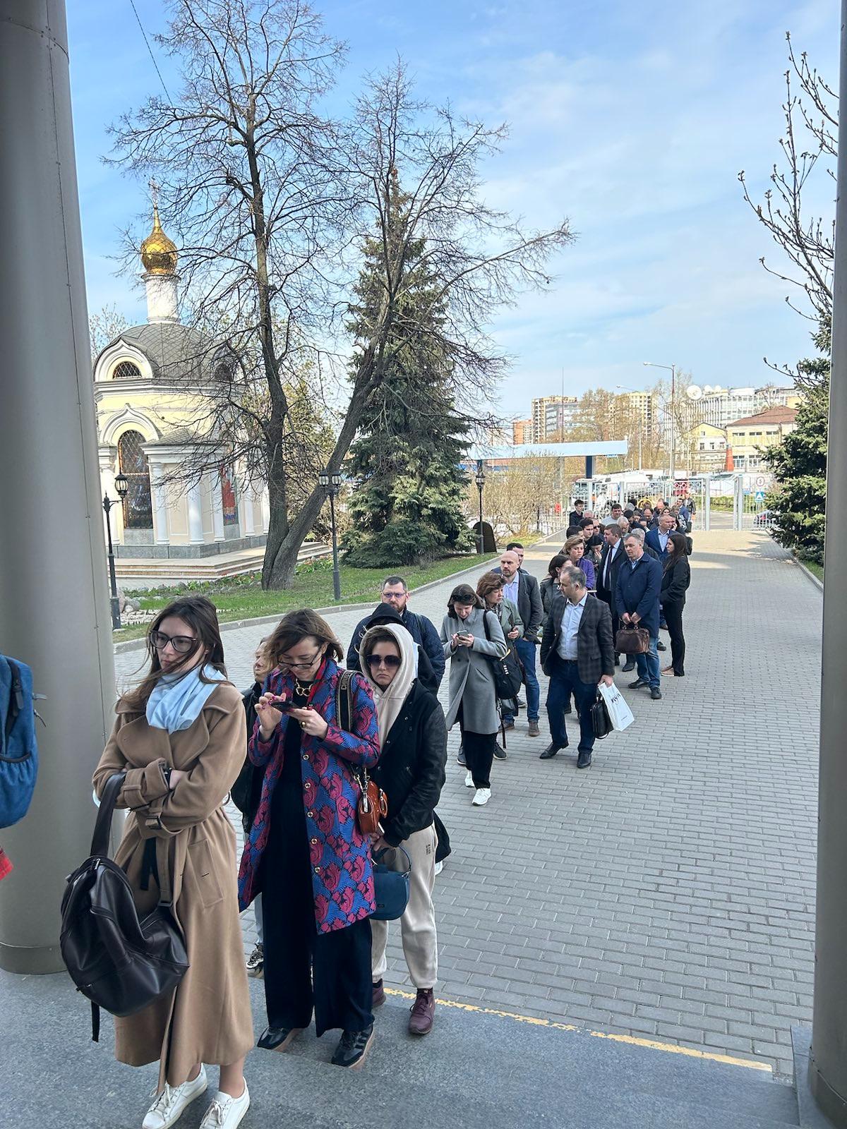 Очередь у Мосгорсуда на заседание по делу Яшина