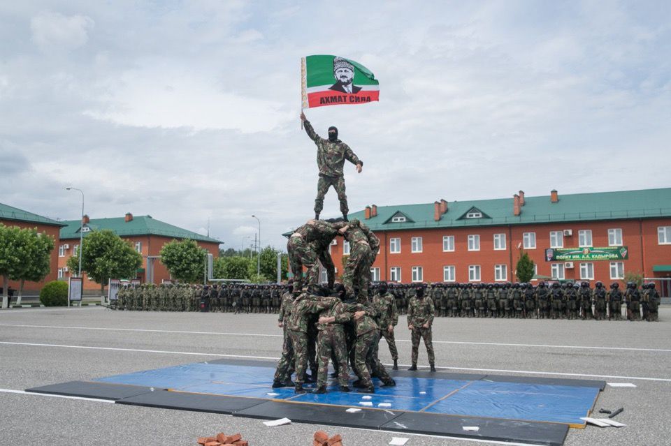 Территория и бойцы&nbsp;полка патрульно-постовой службы полиции имени Ахмата Кадырова в Грозном.